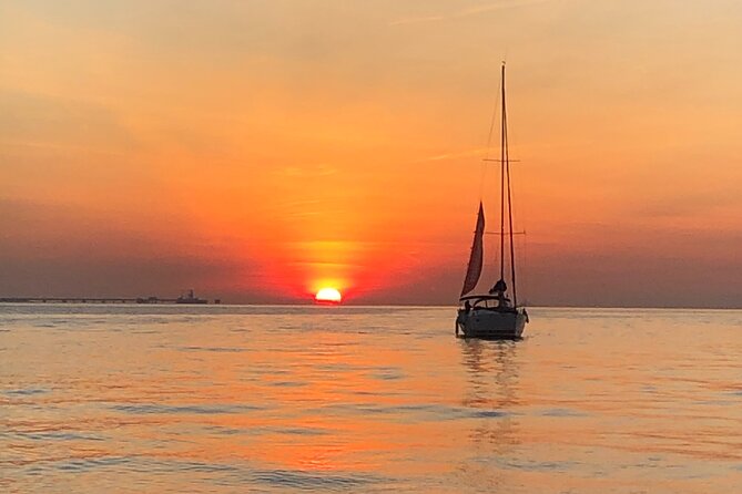 Lisbon Private Luxury Boat Tour with Welcome Drink - Key points before you book