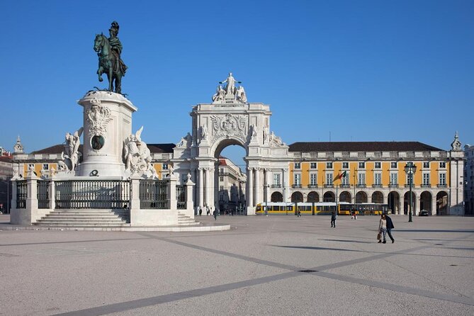 Lisbon Private Luxury Boat Tour with Welcome Drink - Why a Lisbon boat tour makes sense