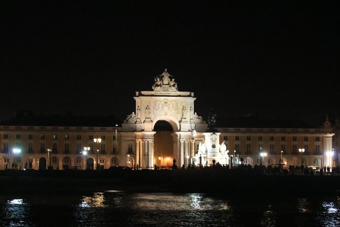 Lisbon Private Luxury Boat Tour with Welcome Drink - The Discoveries Monument and Portugal’s overseas story