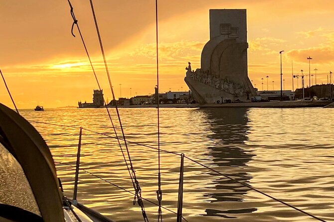 Lisbon Private Luxury Boat Tour with Welcome Drink - Praça do Comércio and the old center