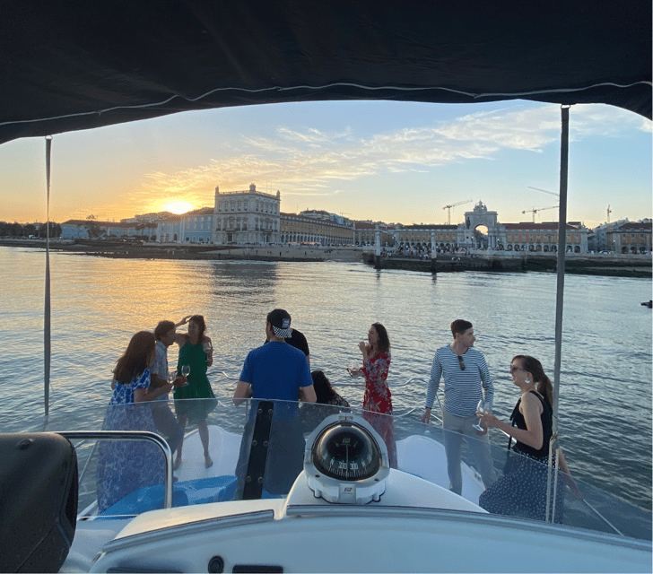 Lisbon: Private Luxury Catamaran Tour with Welcome Drink - Drinks and catering: what comes with the $500 price
