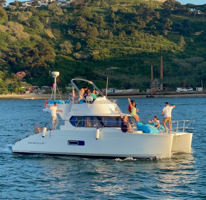 Lisbon: Private Luxury Catamaran Tour with Welcome Drink - Two hours along the Tagus: Lisbon’s great riverfront views