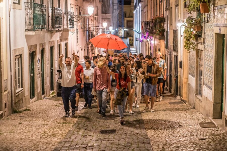 Lisbon: Pub Crawl with Open Bar and VIP Club Entry - Key points at a glance