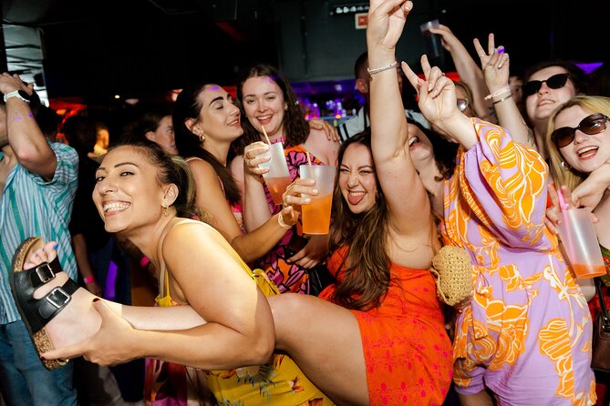 Lisbon: Pub Crawl with Open Bar, Shots & VIP Club Entry - Group size, age, and atmosphere