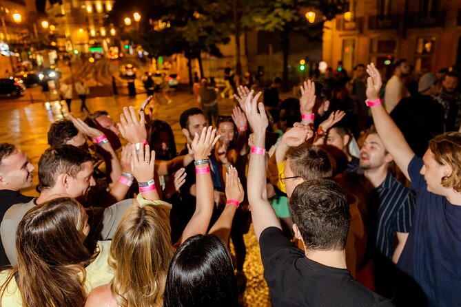 Lisbon: Pub Crawl with Open Bar, Shots & VIP Club Entry - The first shot and the meeting point at Praça Luís de Camões