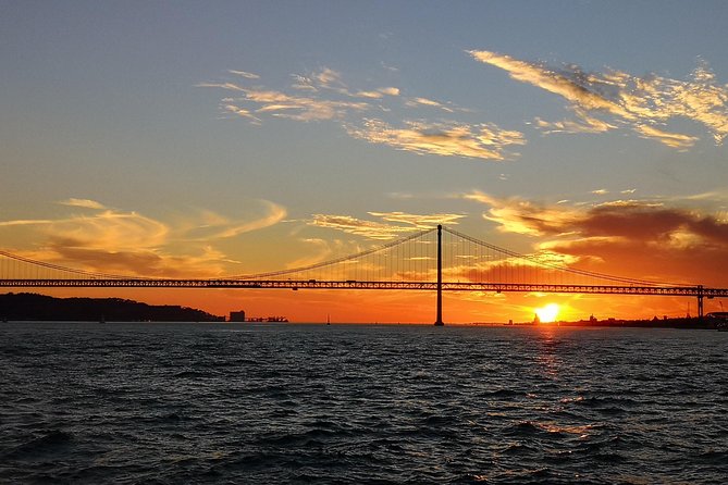 Lisbon Sunset Sailing Tour on Luxury Sailing Yacht with 2 Drinks - Why Seeing Lisbon From the Tagus Works So Well