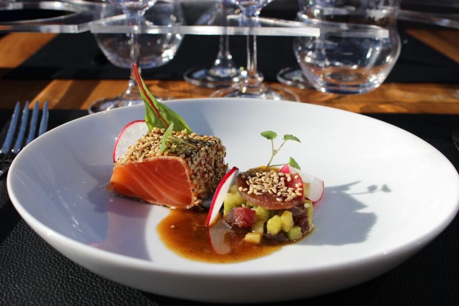 London: 4 Course Lunch Tour by Luxury Coach Bustronome - Trafalgar Square and Piccadilly Circus from the top deck