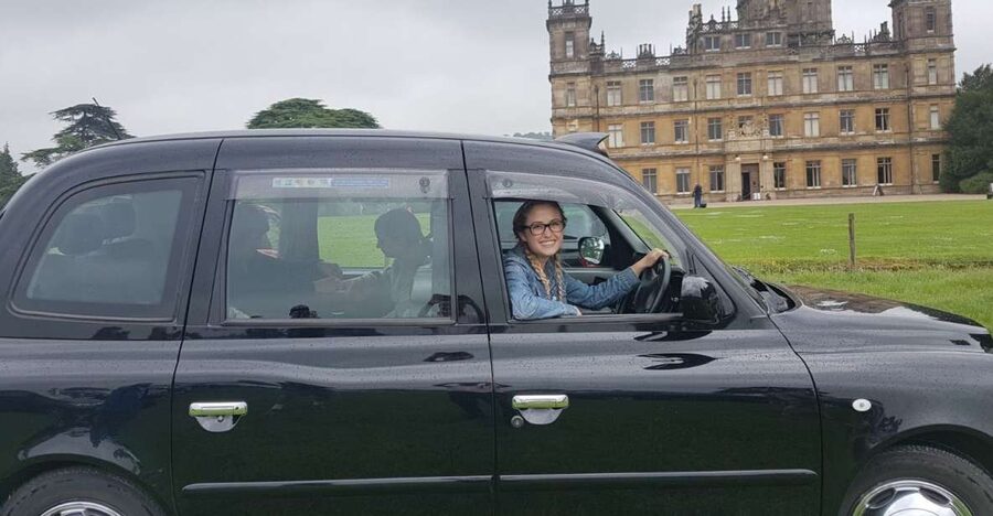 London: Downton Abbey Countryside Black Taxi VIP Tour - Leaving London for Downton country
