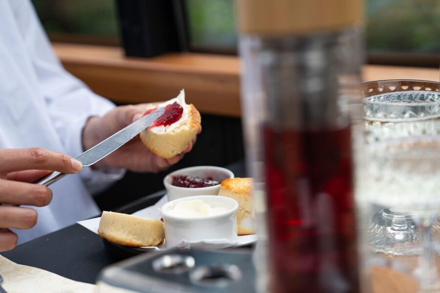 London: Traditional Afternoon Tea Tour in a Luxury Coach - Key points to know before booking