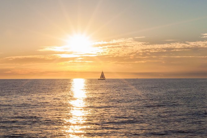 Los Cabos Luxury Sunset Sail with Light Appetizers and Open Bar - What is served from the open bar