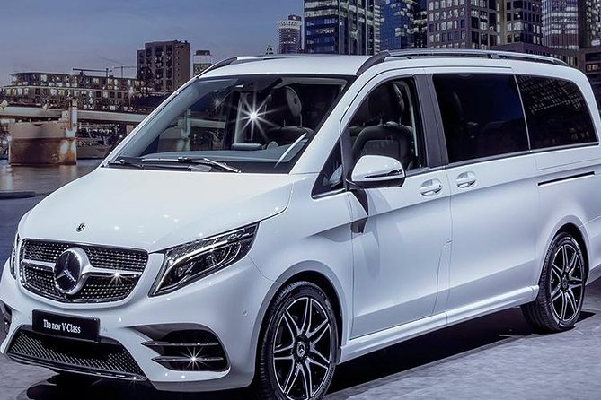 Luxury Airport transfers in Auckland - Arriving at Auckland Airport without the usual scramble