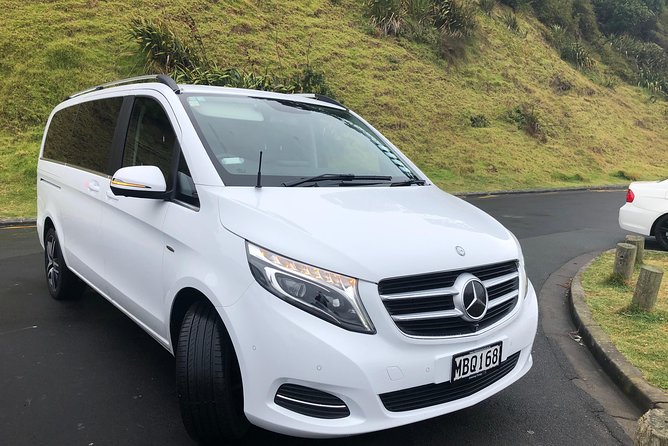 Luxury Airport transfers in Auckland - Meet and greet details that matter