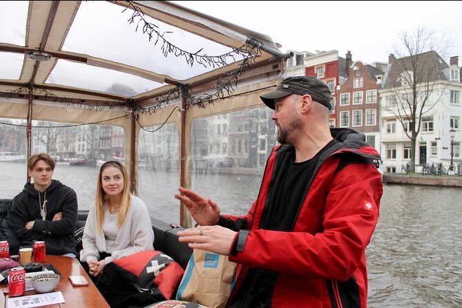 Luxury Amsterdam Canal Cruise – Unlimited Cocktails Included (1H) - The romantic bridge and the best photo pause