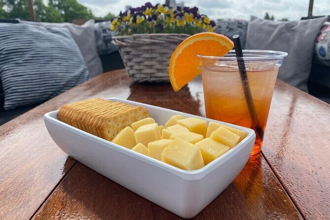 Luxury Amsterdam Canal Cruise – Unlimited Cocktails Included (1H) - Is $38.45 good value for one hour?