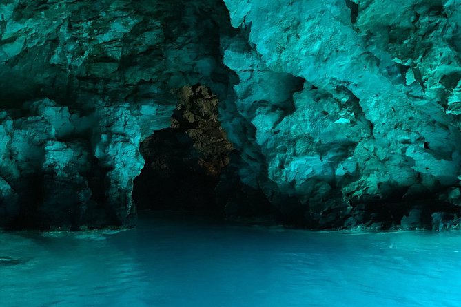 Luxury Blue Cave & 5 Islands Tour from Split - What the crew and boat experience can be like