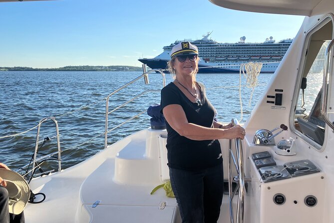 Luxury Catamaran Private Tour Baltimore Harbor - The National Aquarium after dark