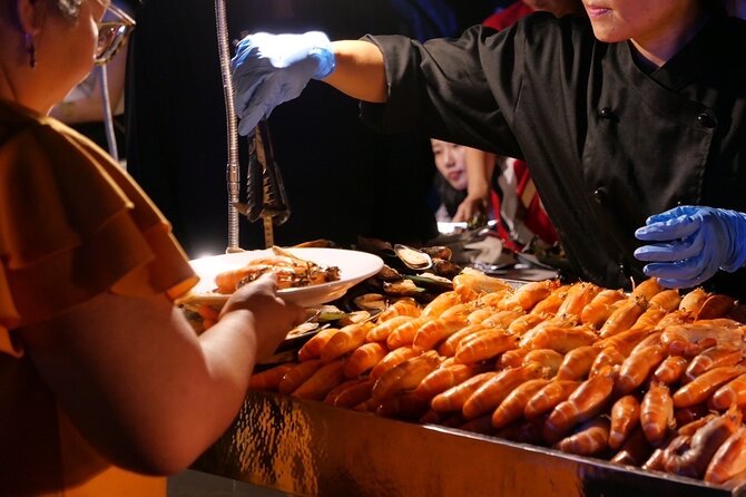 Luxury Dinner Cruise with Guide and Transfer (Opt. Executive Van) - Wat Pho, Wat Arun, and the best photo moments