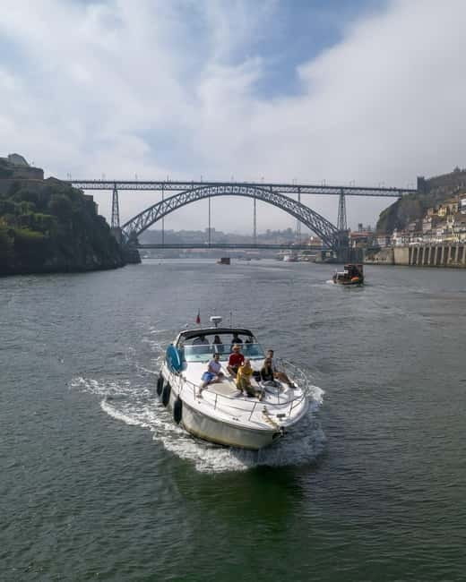 Luxury Douro Yacht Tour: Scenic Views & Complimentary Drinks - Who should book this Douro yacht?