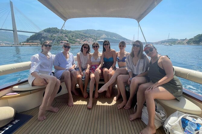 Luxury Elaphite Islands half day Cruise with lunch Apreamare - Lunch at a small local restaurant