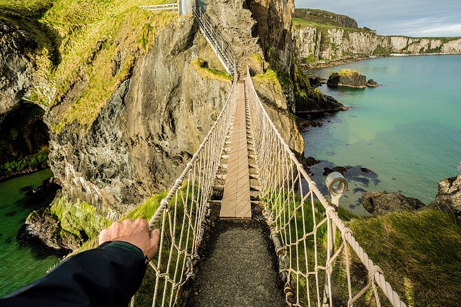 Luxury Giants Causeway Tour in Mercedes + FREE Belfast Mural Tour - Belfast’s murals and the Peace Walls