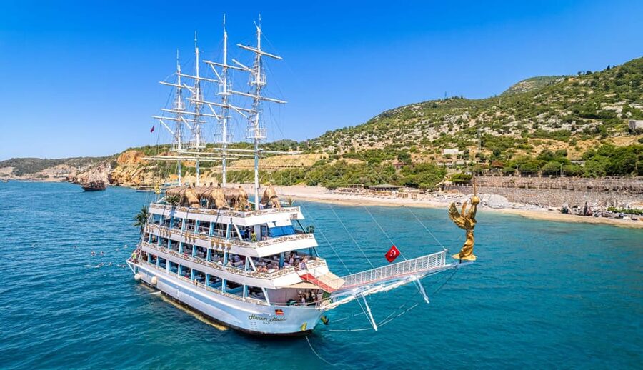 Luxury Harem Maldives Alanya All Inclusive Boat Adventure - Boarding at the harbor and starting the music