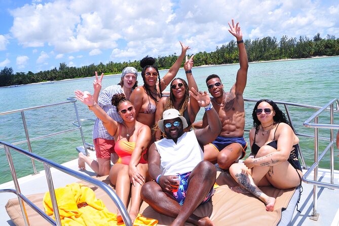 Luxury Hip Hop Boat Party–Drinks, Music, and the Best Vibes in PC - Key points to know before booking