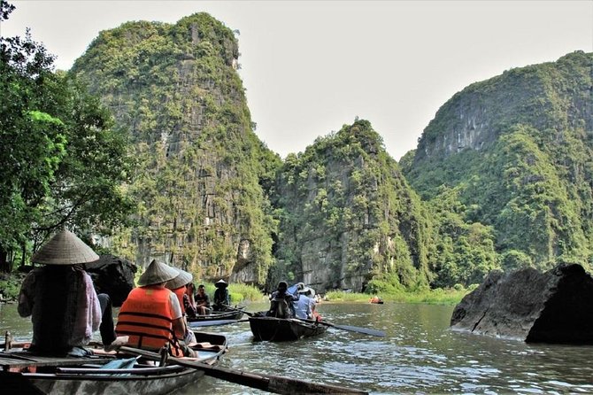 Luxury Hoa Lu - Tam Coc - Mua Cave 1 Day Tour - By Limousine & Small Group - The limousine ride and morning break