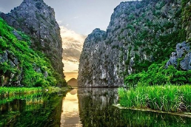Luxury Hoa Lu - Tam Coc - Mua Cave 1 Day Tour - By Limousine & Small Group - Buffet lunch with Vietnamese and Asian dishes