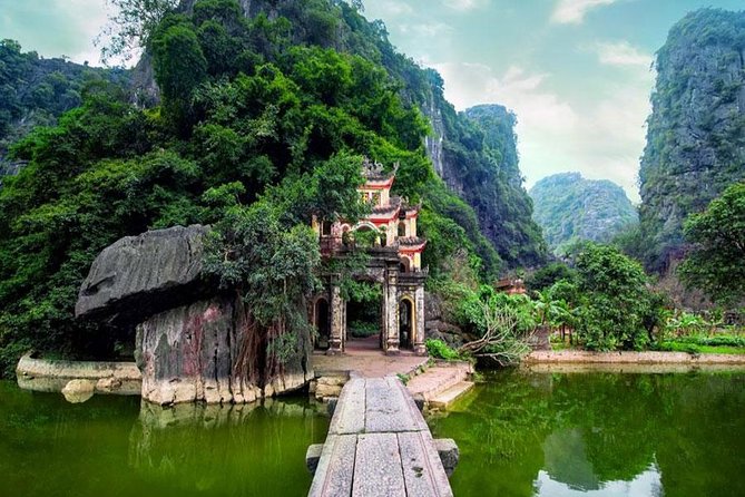 Luxury Hoa Lu - Trang An - Mua Cave 1 Day Tour - By Limousine & Small Group - Mua Cave and the nearly 500-step climb