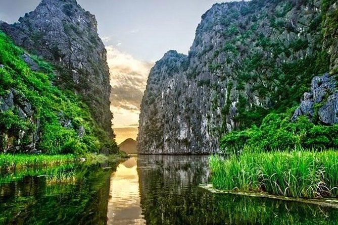 Luxury Hoa Lu - Trang An - Mua Cave 1 Day Tour - By Limousine & Small Group - Buffet lunch with Vietnamese choices