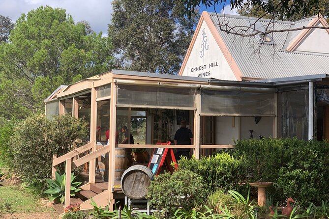 Luxury Hunter Valley Wildlife & Wine Tasting Tour from Sydney - Meeting Australian Wildlife at the First Stop