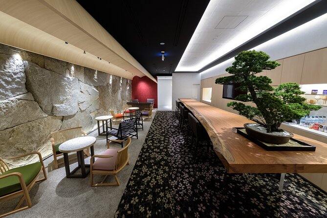 Luxury Kimono Photoshoot at Ginza Tokyo - Choosing between uchikake and hakama