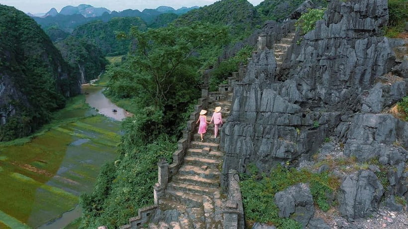 Luxury Limousine Tour: Hoa Lu, Trang An/Tam Coc & Mua Cave - Who should book this tour?