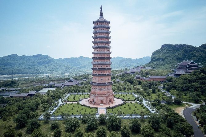 Luxury Ninh Binh Tour to Tam Coc, Mua Cave, Bich Dong Pagoda - Two hours on the Ngo Dong River