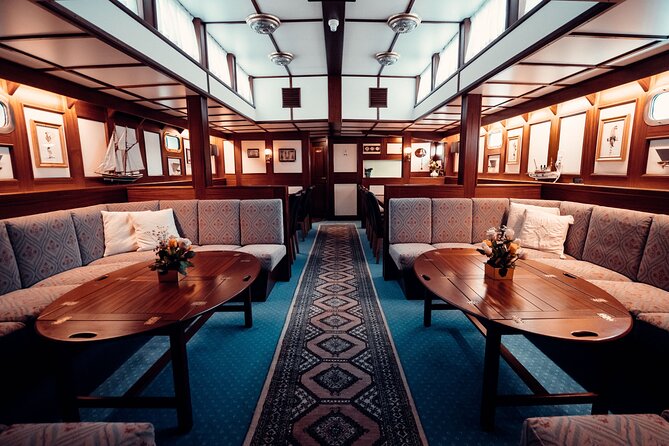 Luxury Northern Lights Yacht Cruise with Hot Tub from Tromsø - How the small group changes the evening
