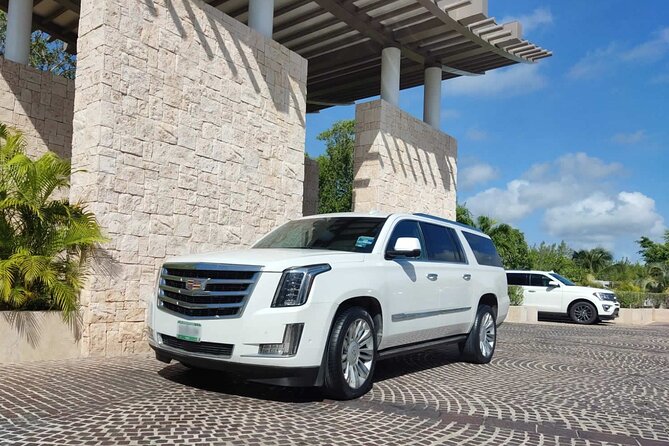 Luxury one way Cancun transfer from Cancun airport - Finding your driver at each Cancun terminal