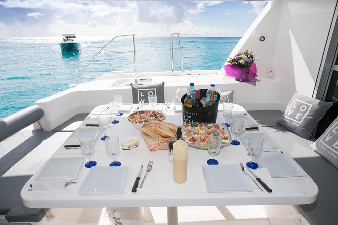 Luxury Private Full-Day Catamaran Charter in St Maarten & Saint-Martin - Key points at a glance