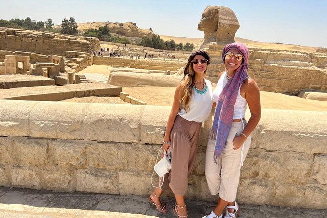 Luxury Private Tour Giza Pyramids ,Egyptian Museum and Bazaars - An hour at a local Giza shop