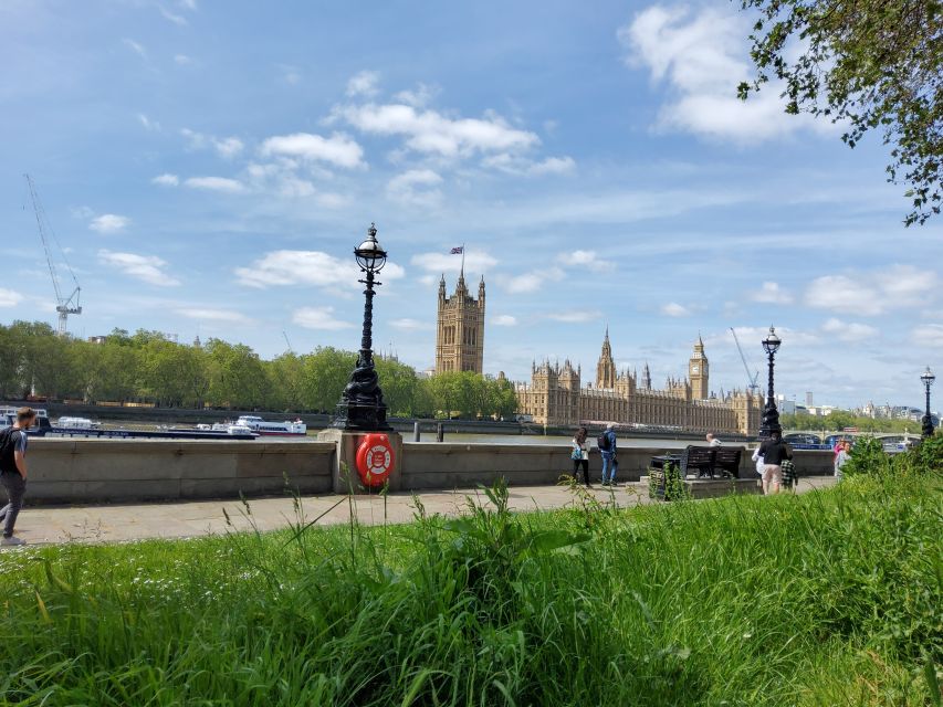 Luxury Private Tour in London with Lunch - Key points at a glance