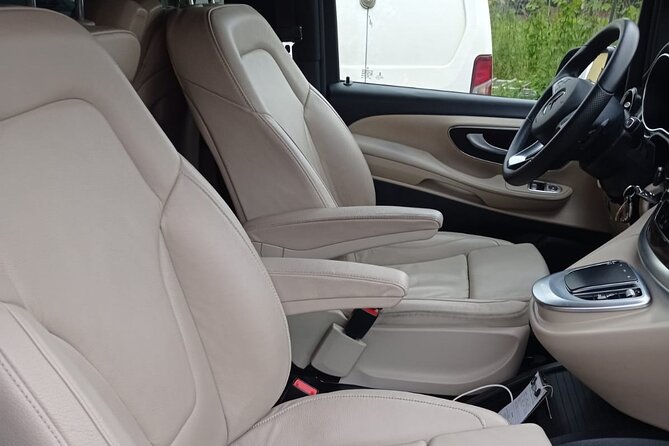 Luxury Private Transfer from/to Fiumicino Airport to Rome Center - The ride into Rome: direct, quiet, and traffic dependent