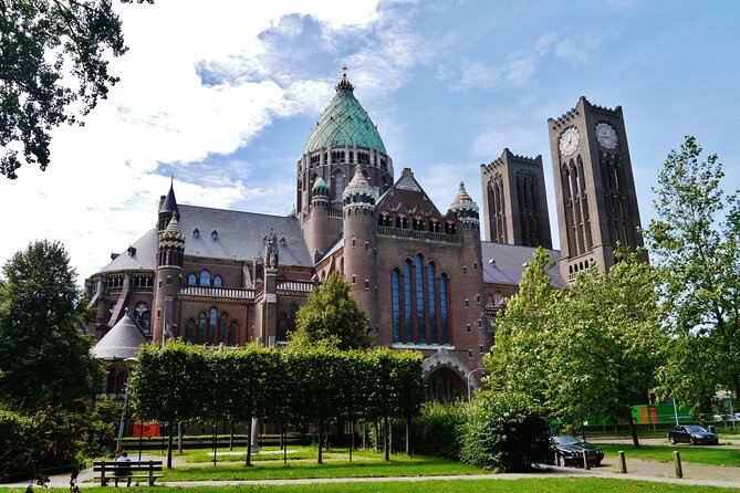 Luxury Shared Canal Tour with live guide - Drinks, snacks, and the social side