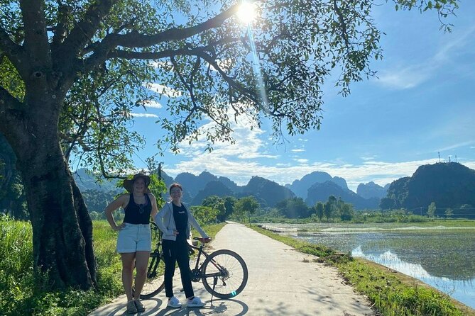 Luxury small Group Hoa Lu - Tam Coc - Mua Cave Max 6 - 8 pax/tour - Guides, group size, and service quality