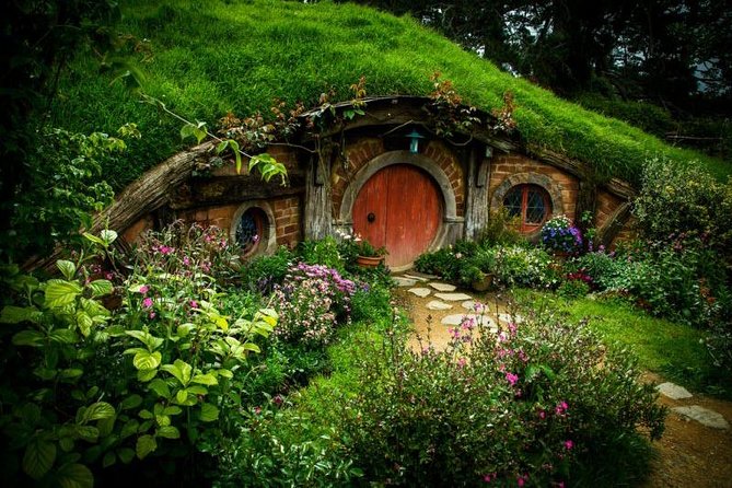 Luxury Small group tour from Auckland to Hobbiton Movie Set - What the three-hour visit feels like