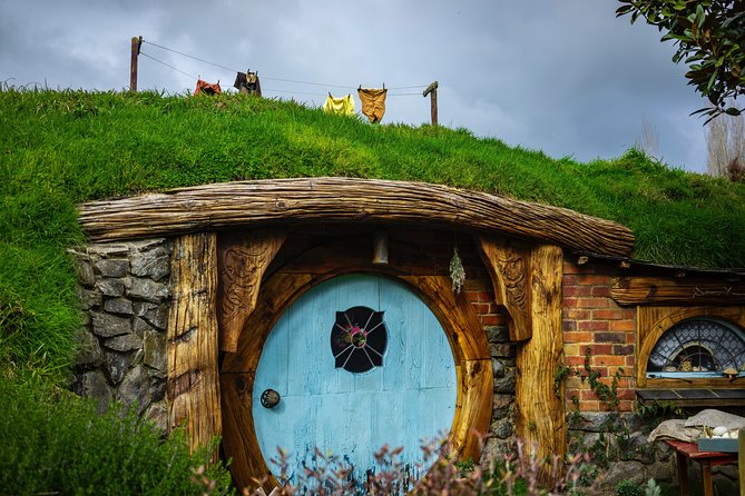 Luxury Small group tour from Auckland to Hobbiton Movie Set - Lunch, snacks, and the small practical details