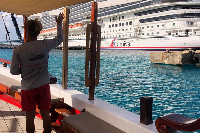 Luxury snorkel trip on a spacious wooden schooner and local lunch - How the Crew Shapes the Experience