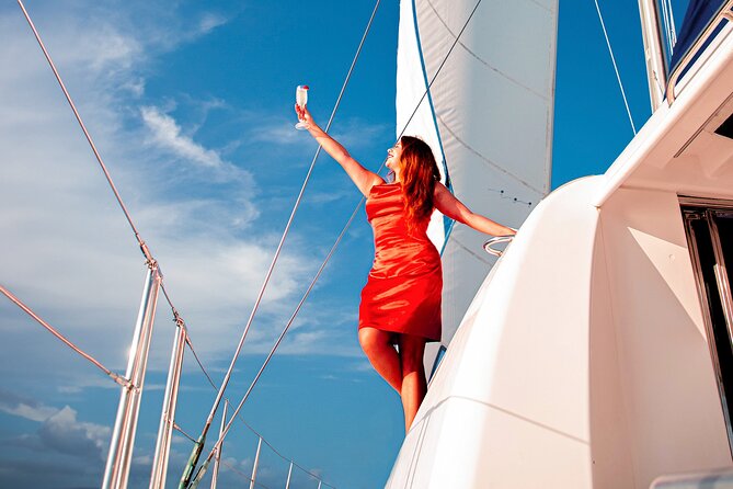 Luxury Sunset Sailing Cruise in Cancun with Light Dinner and Open Bar - Is this really a luxury sailing trip?
