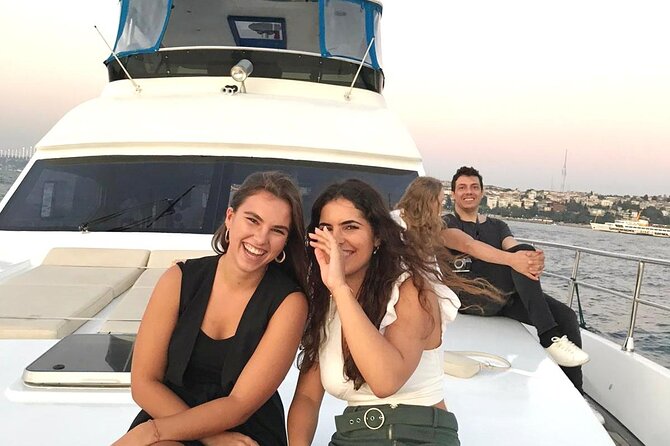 Luxury Sunset Yacht Cruise on the Bosphorus – Refresh & Relax - Çengelköy, Anadoluhisarı, and the return toward old Istanbul