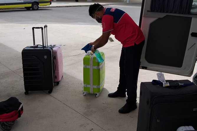 Luxury SUV Private Transfer R/T-Airport-Hotel-Airport- Playa del Carmen - How bilingual drivers and WiFi affect the value