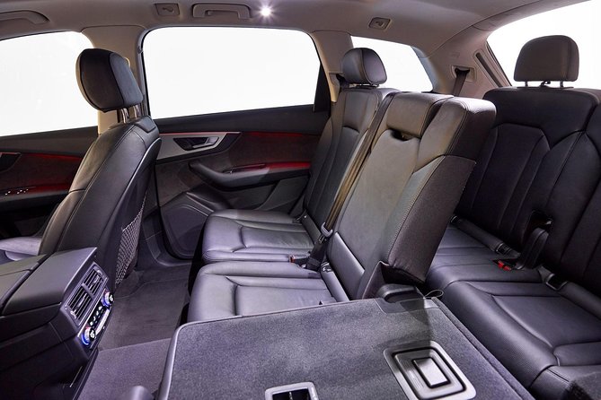 Luxury Sydney Airport Arrival Transfer - Sedan/SUV - Luggage help is a real part of the service