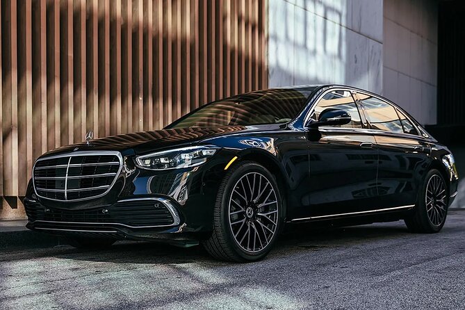 Luxury Sydney Airport Arrival Transfer - Sedan/SUV - Finding the driver without airport guesswork